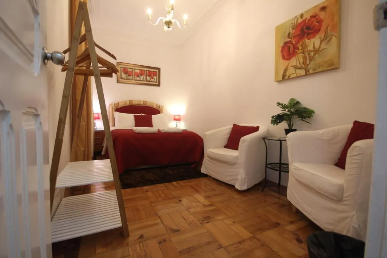 Bordeaux M1 R3 - Nice & Comfortable Double Room With Private Patio & Shared Bathroom Lisboa