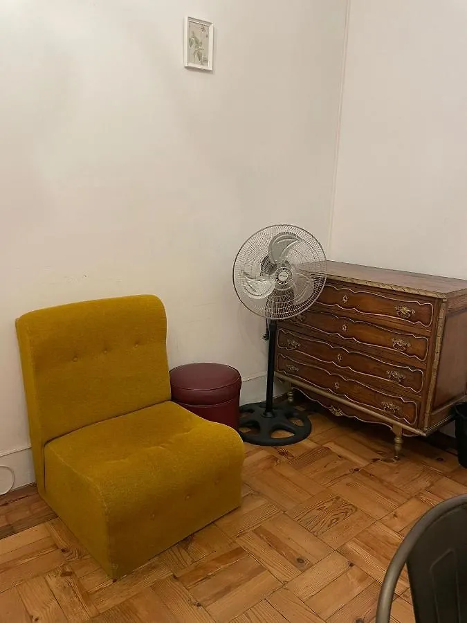 Bordeaux M1 R3 - Nice & Comfortable Double Room With Private Patio & Shared Bathroom Lisboa