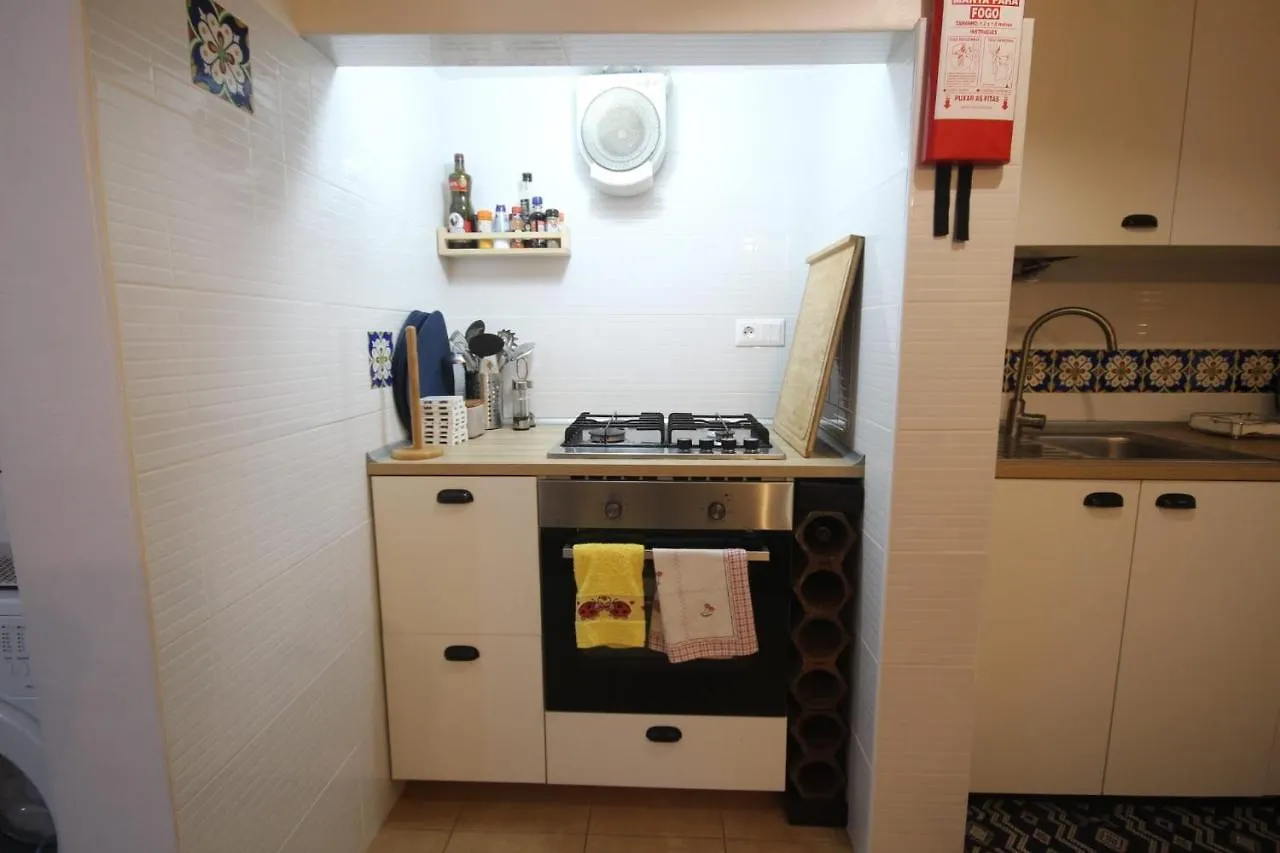 Bordeaux M1 R3 - Nice & Comfortable Double Room With Private Patio & Shared Bathroom Lisboa